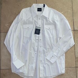 Wrangler Men's Classic White Button Down Shirt
